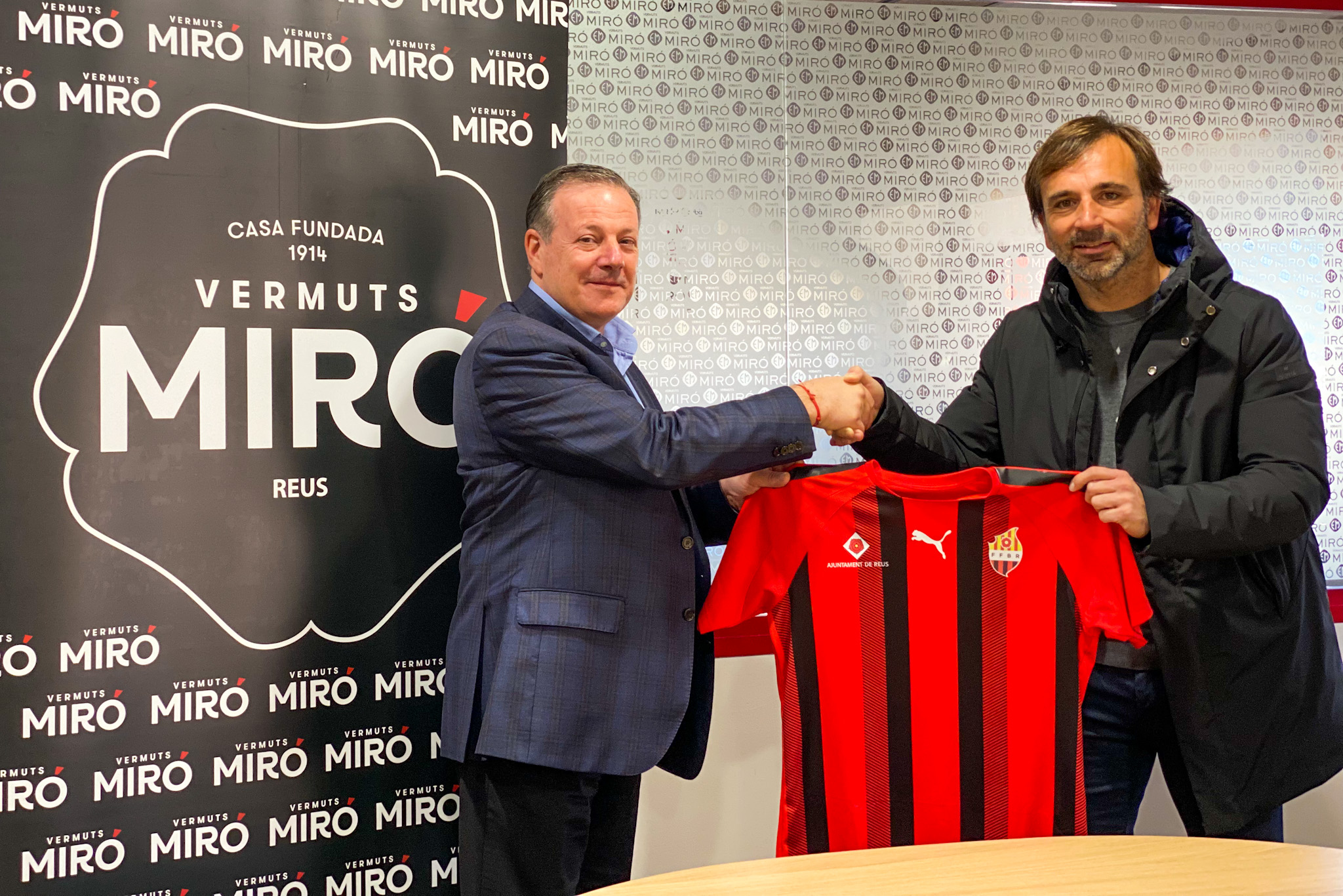 En este momento estás viendo Vermuts Miró i la Fundació Futbol Base Reus signen un acord per fomentar el futbol a Reus