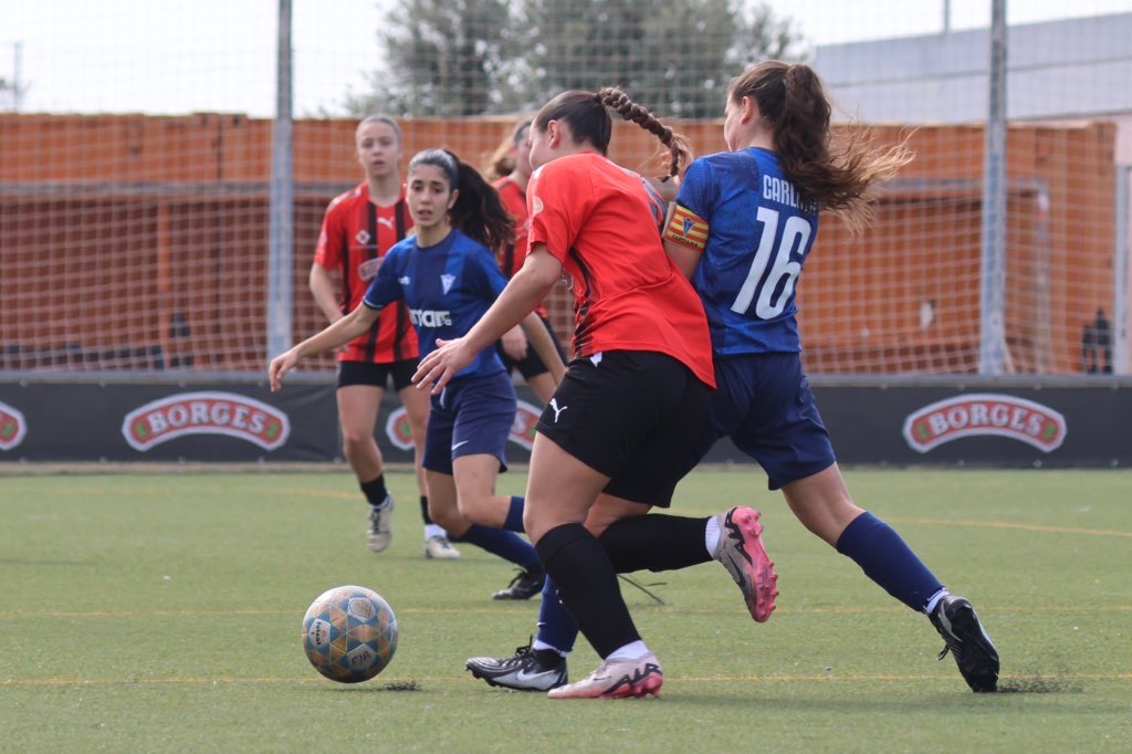 En este momento estás viendo CRÒNICA JUVENIL A FEMENÍ | Les noies ho donen tot, però no és suficient (0-3)